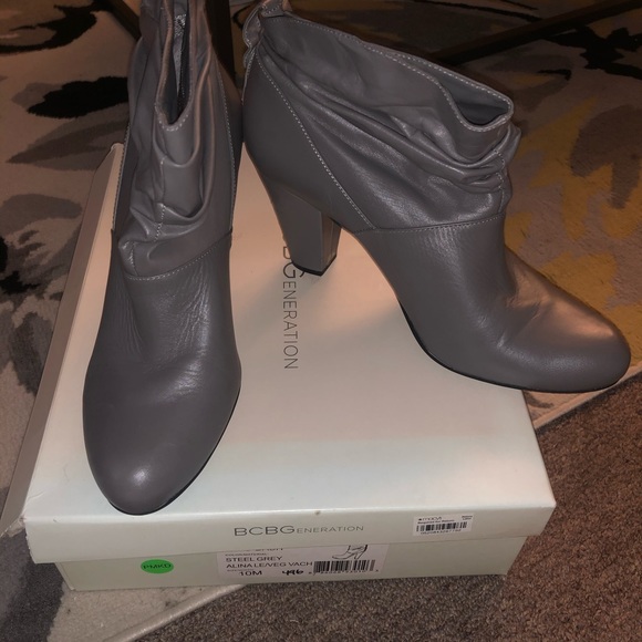 Women’s size 10 dress booties - Picture 3 of 3